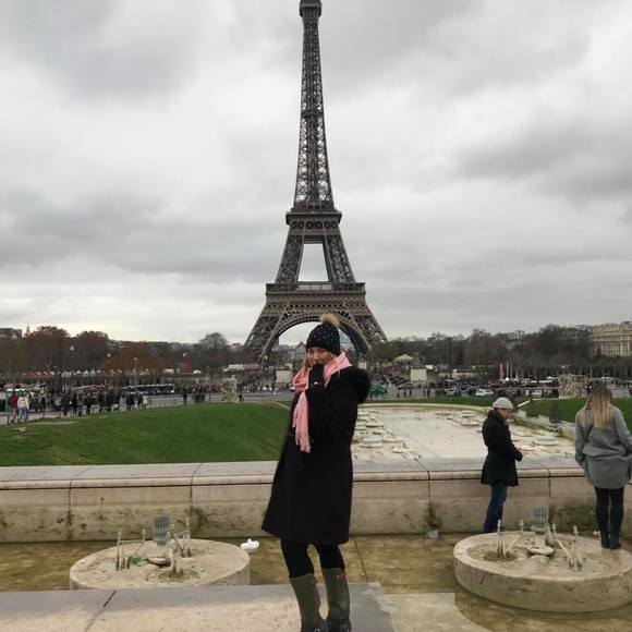 Meet your Posher, Selena - Picture 1 of 1